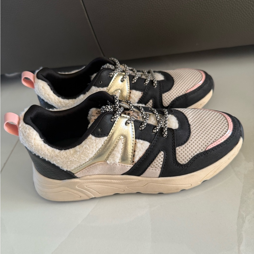 Posh by Poleman metallic furry Dad sneakers Sz 38 (7)